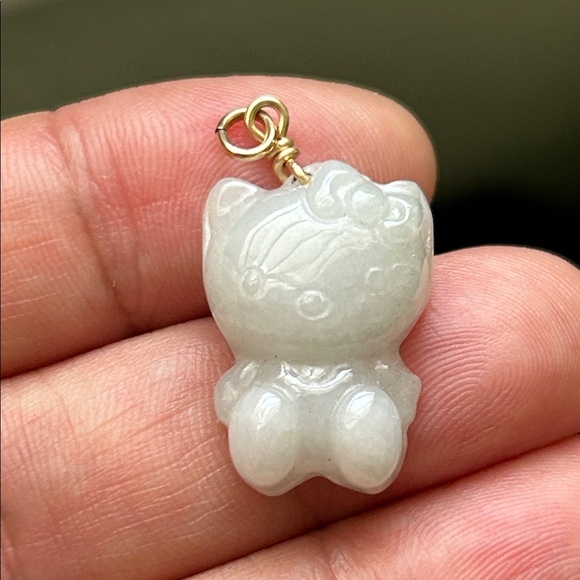 Jewelry - 🖤Carved Jade Kitty pendant
